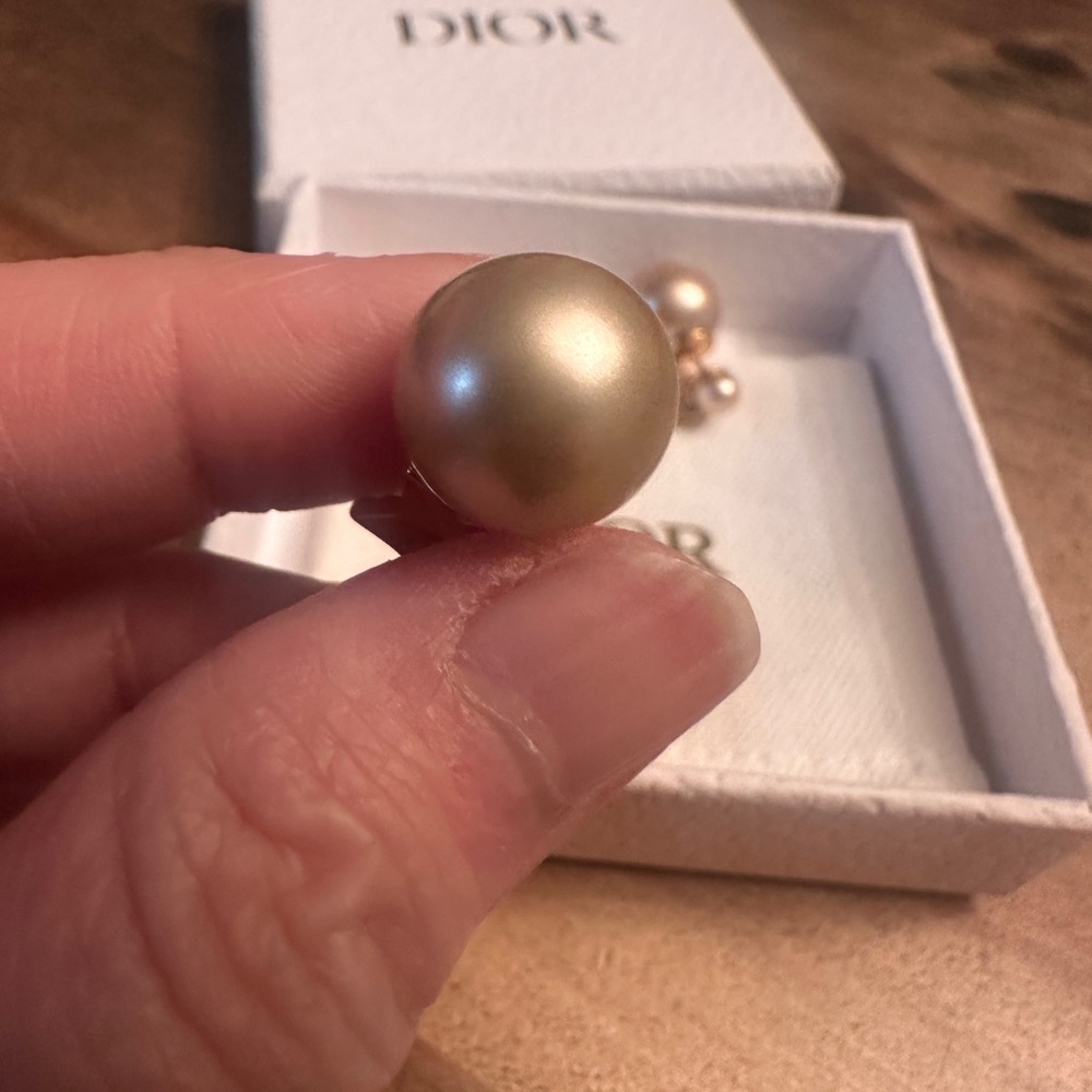 ❌SOLD❌Dior Tribales Earrings
Pink-Finish Metal with Pink Resin Pearl and - Picture 14 of 16